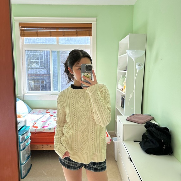 Cream cable knit oversized sweater🧁 - Picture 4 of 4